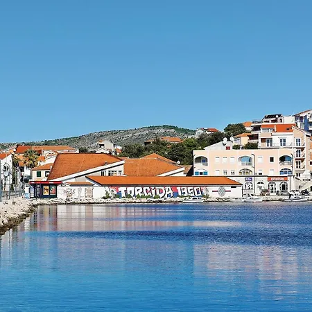 26 With Game بيت للعطل *